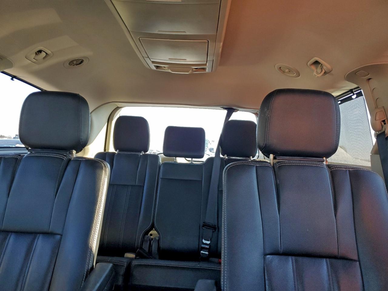 Lot #3308244195 2016 CHRYSLER TOWN & COU