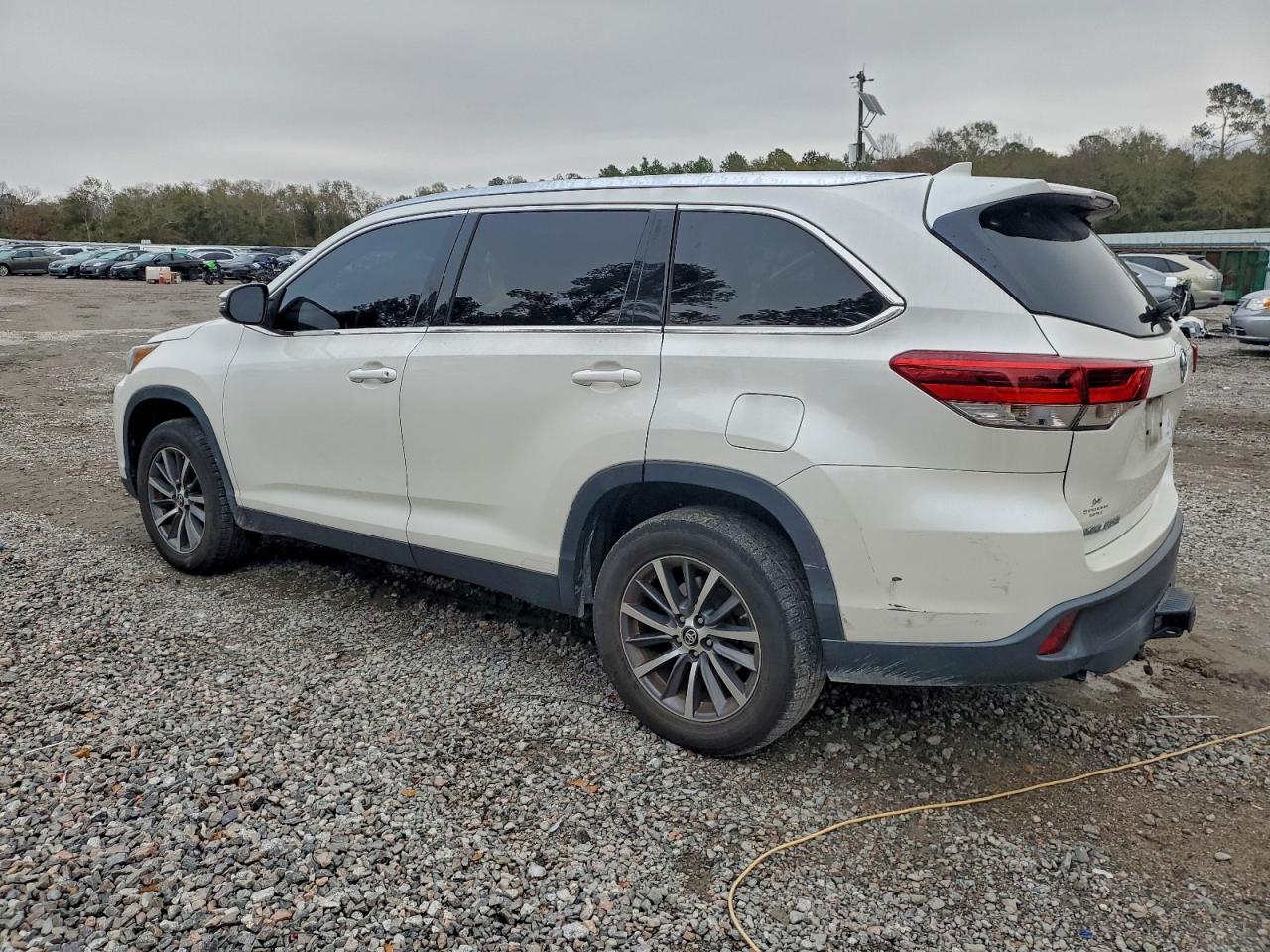 TOYOTA HIGHLANDER SE