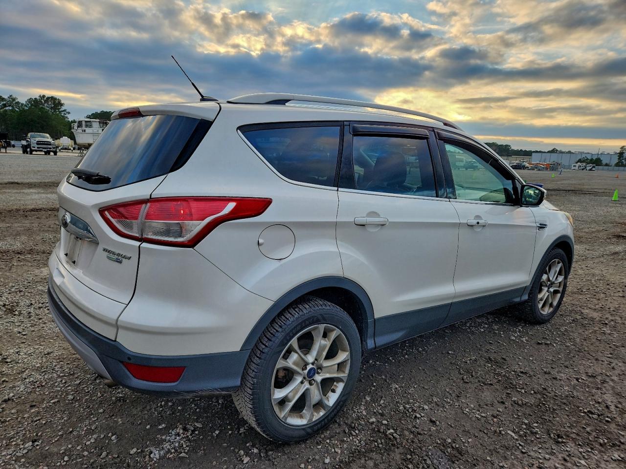 FORD ESCAPE TITANIUM