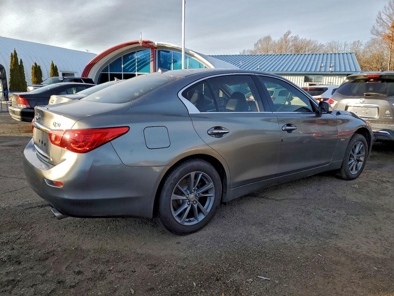 INFINITI Q50 PREMIUM