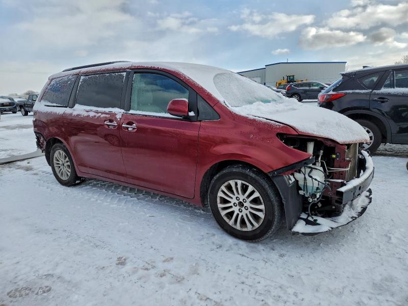 2015 TOYOTA SIENNA XLE #3312431675