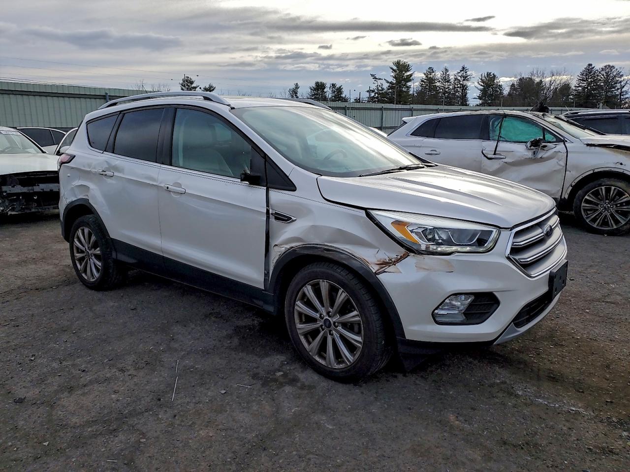 FORD ESCAPE TITANIUM