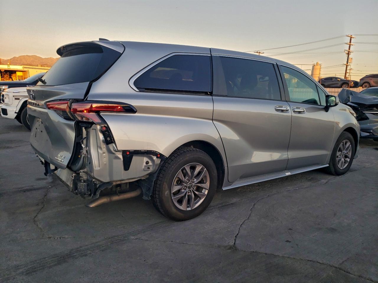 TOYOTA SIENNA XLE
