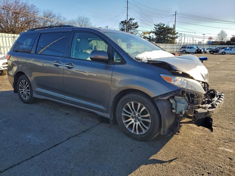 2018 TOYOTA SIENNA XLE #3310415008