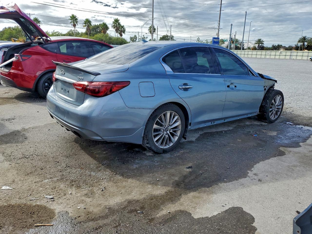 INFINITI Q50 LUXE