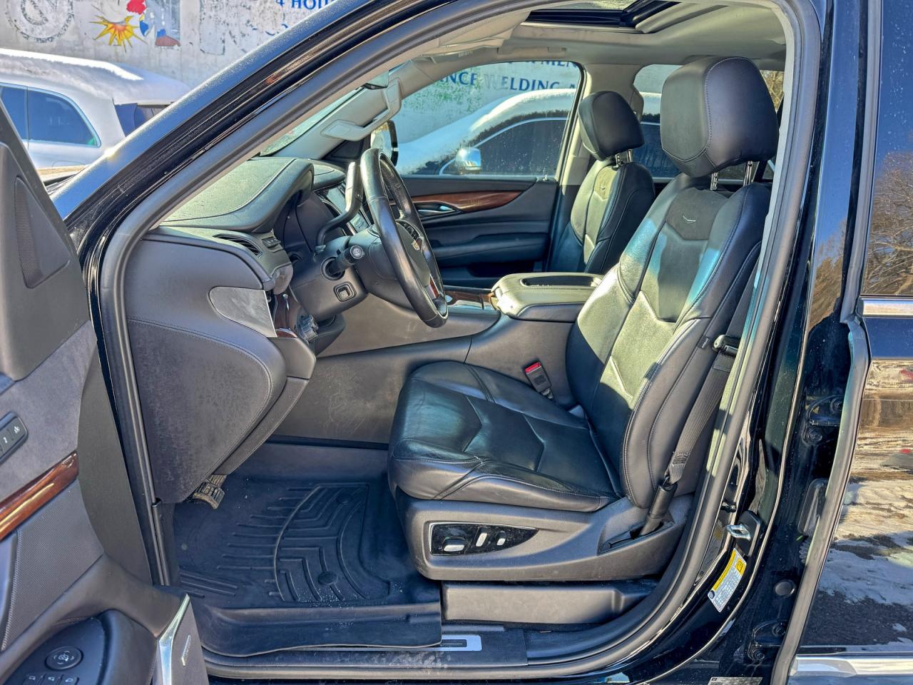 CADILLAC ESCALADE LUXURY