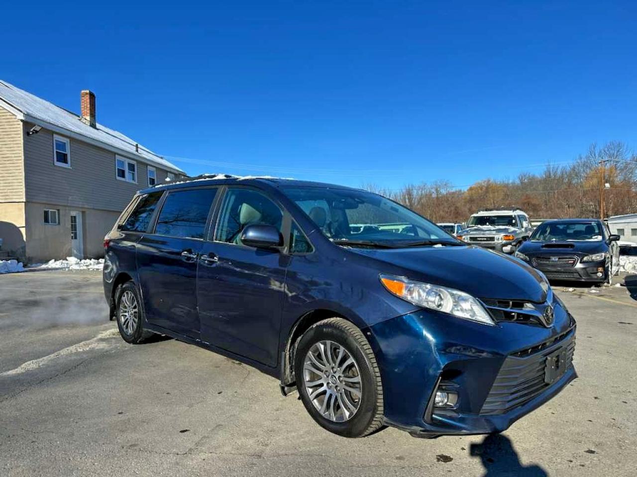 TOYOTA SIENNA XLE