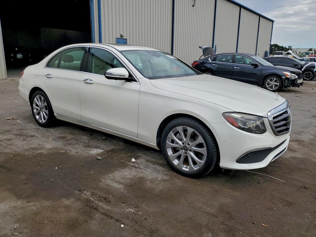 MERCEDES-BENZ E-CLASS 300