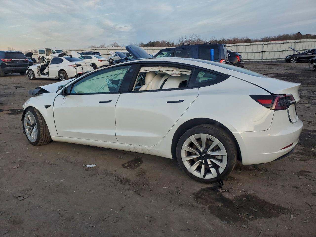TESLA MODEL 3