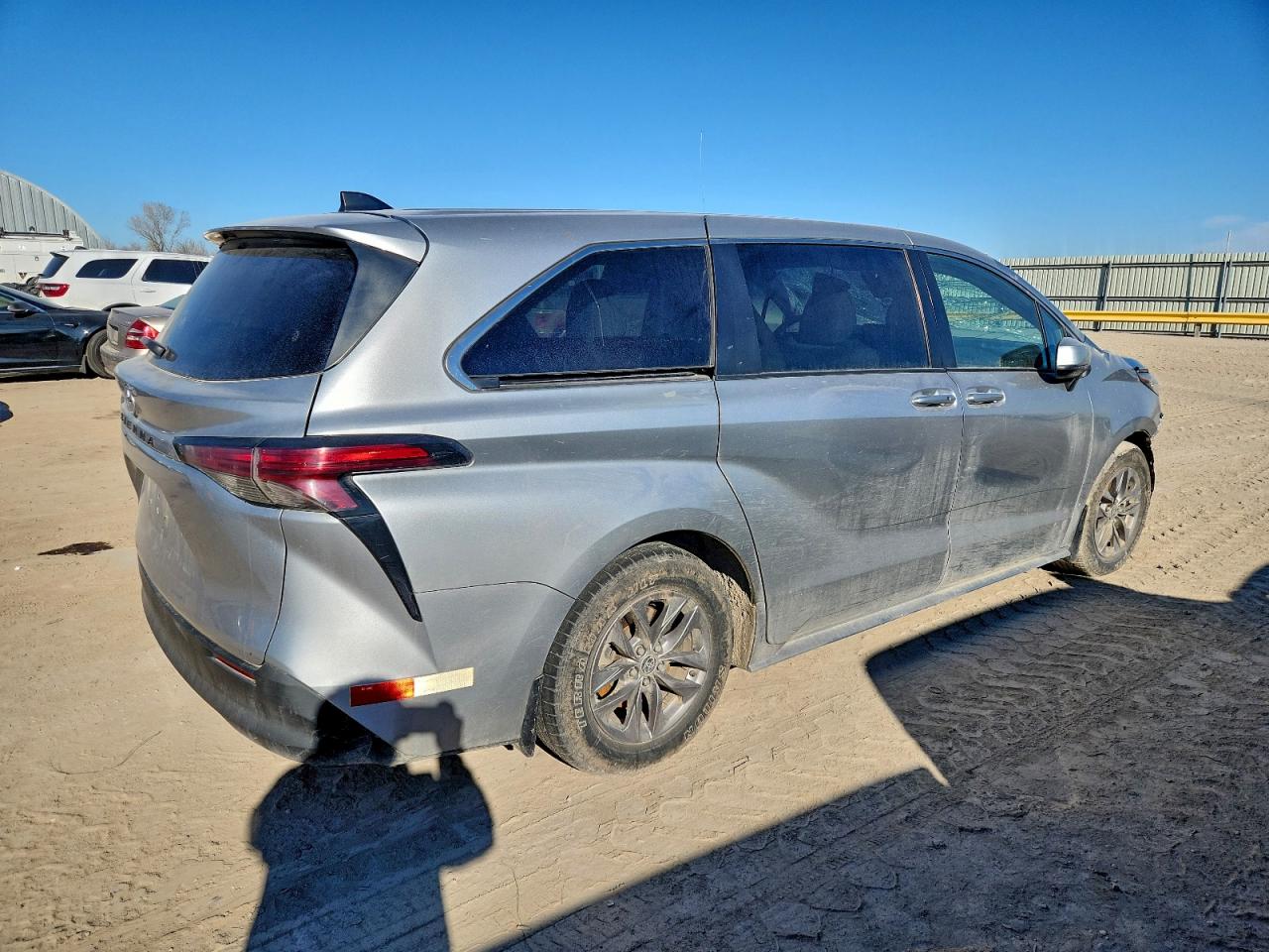 Lot #3304869545 2022 TOYOTA SIENNA LE