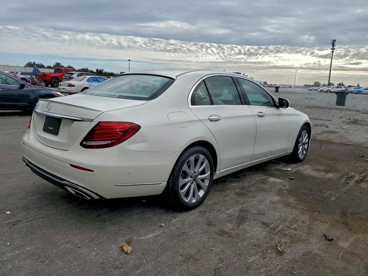 MERCEDES-BENZ E-CLASS 300