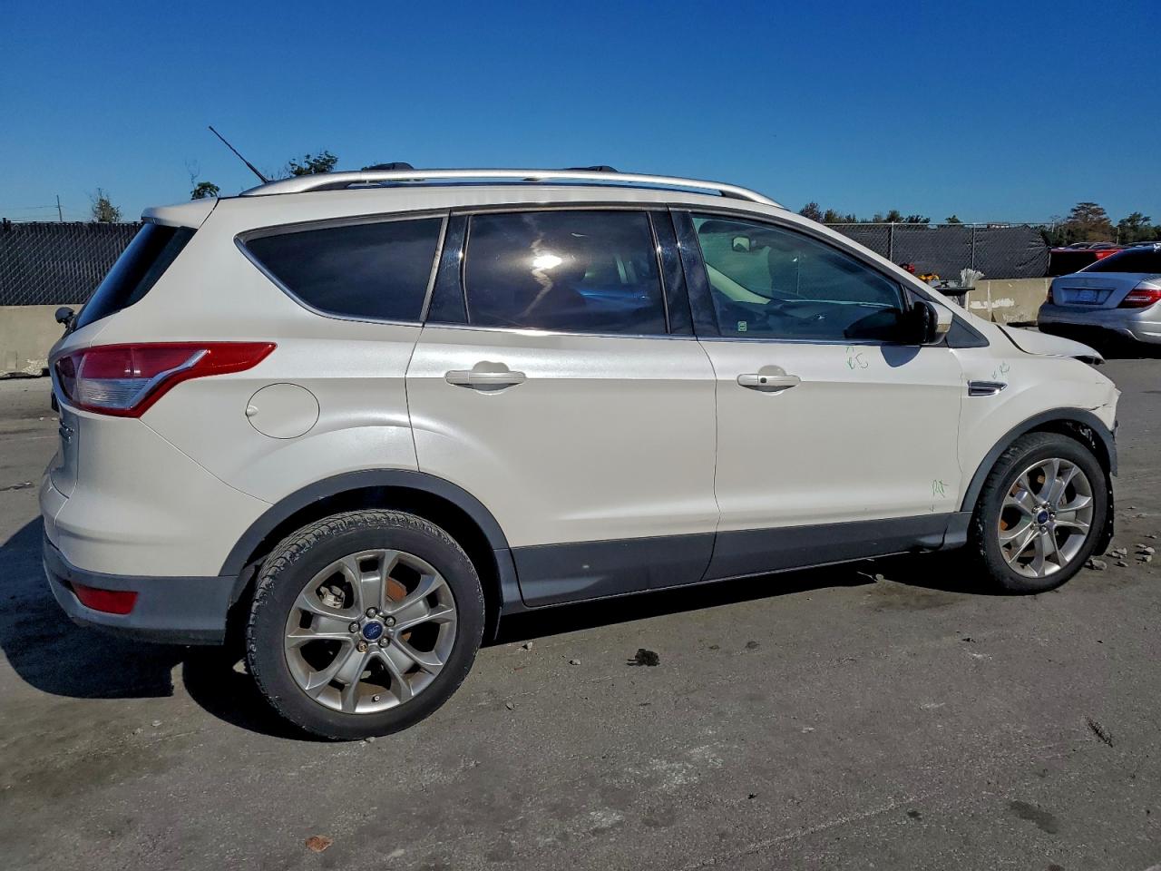 FORD ESCAPE TITANIUM