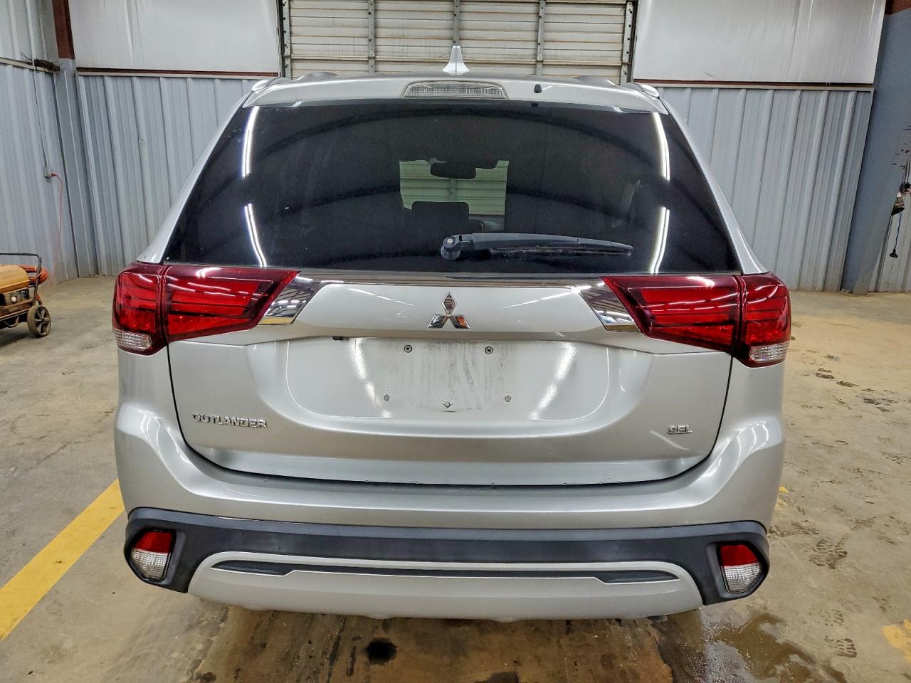 MITSUBISHI OUTLANDER SE