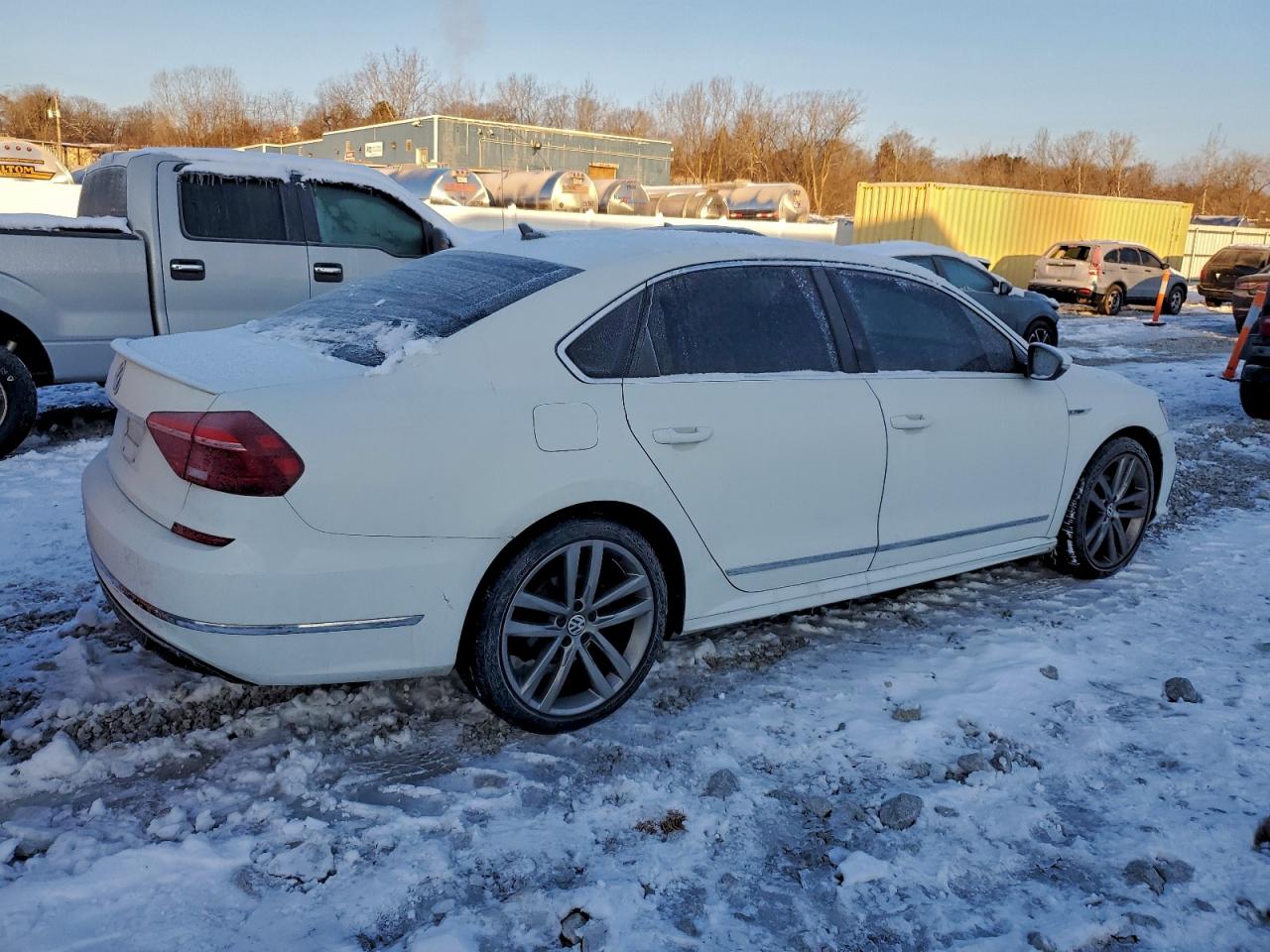 VOLKSWAGEN PASSAT R-LINE