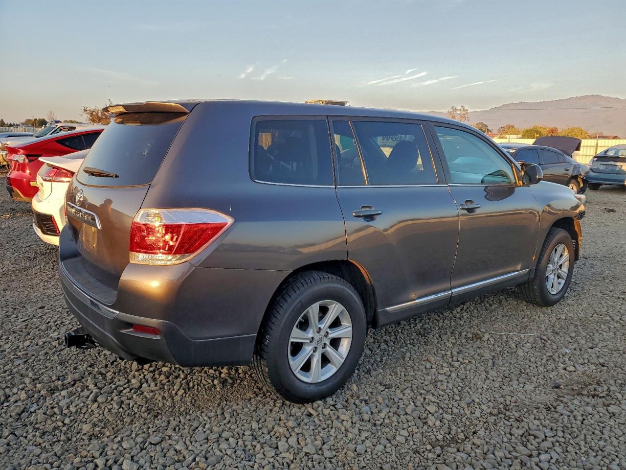 TOYOTA HIGHLANDER BASE