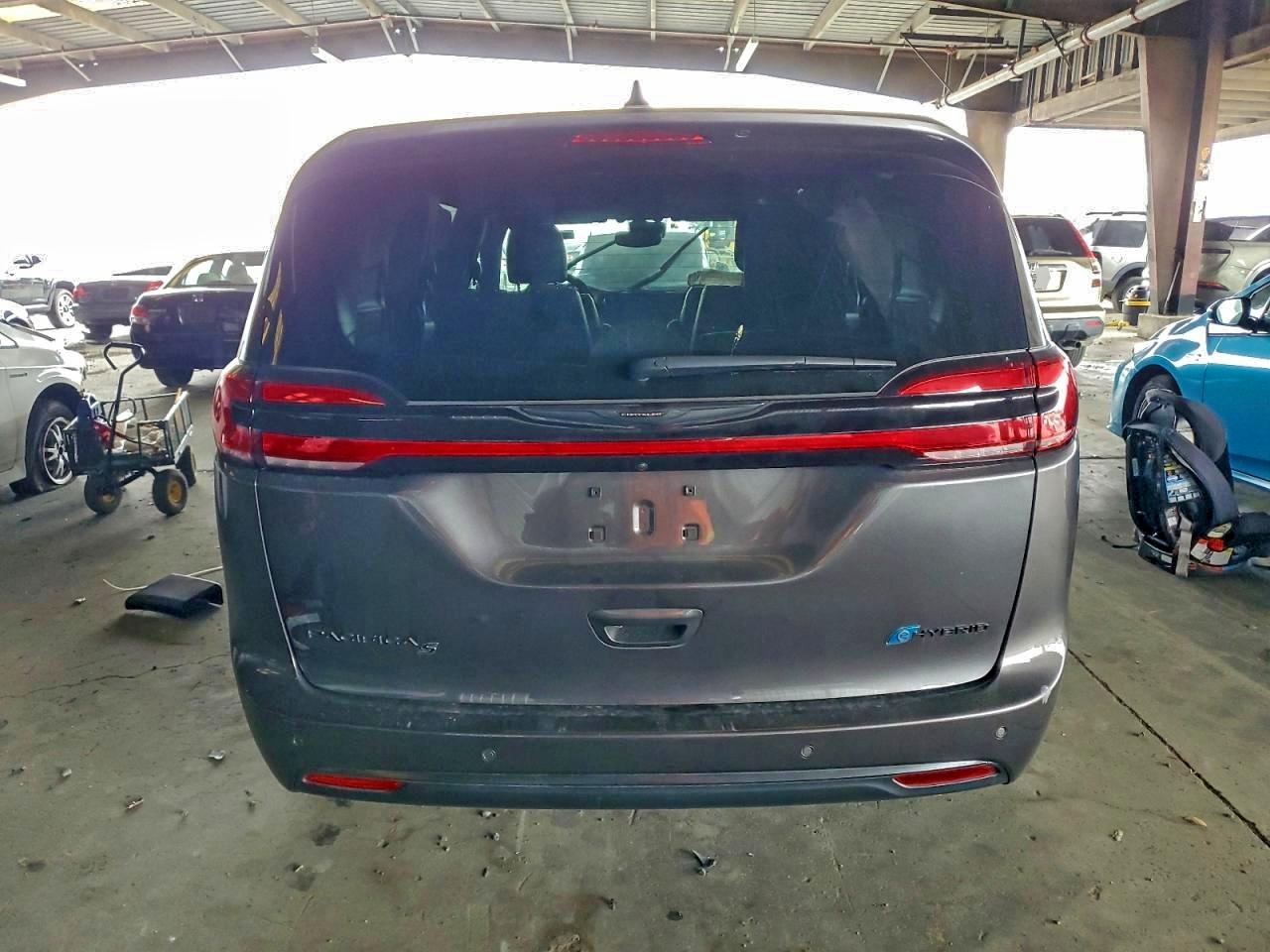 CHRYSLER PACIFICA HYBRID LIMITED