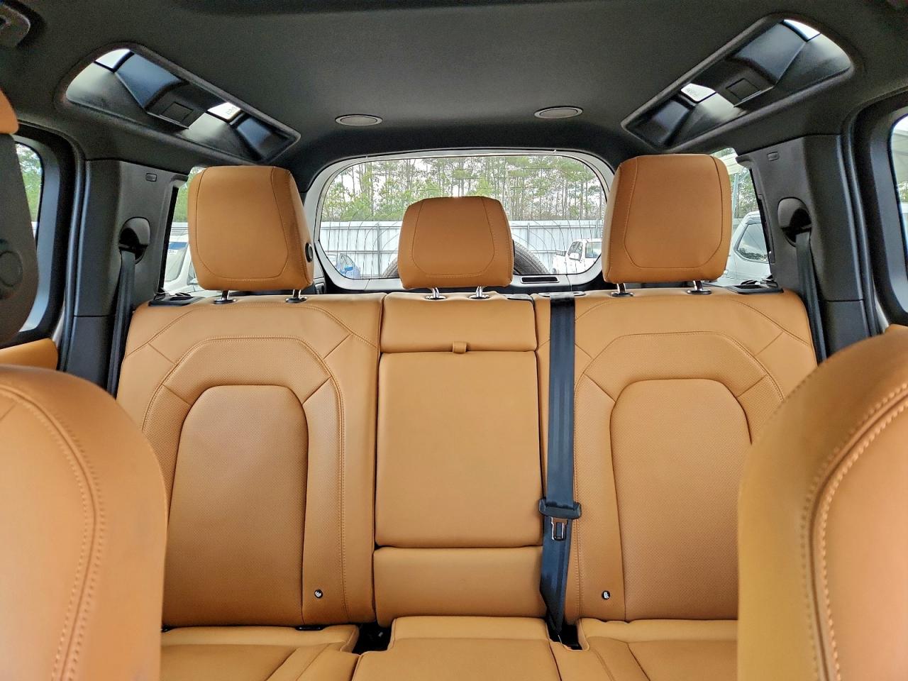 LAND ROVER DEFENDER 110