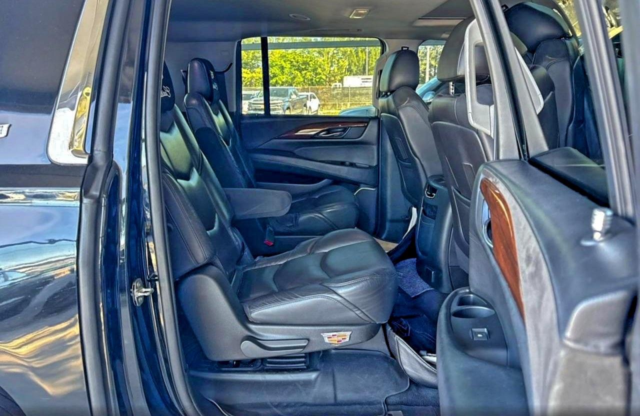 CADILLAC ESCALADE ESV LUXURY