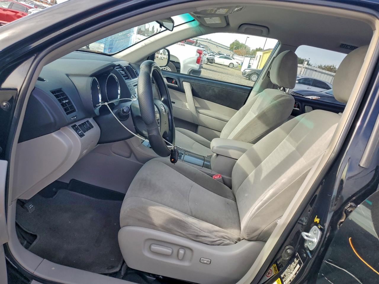 Lot #3318014517 2012 TOYOTA HIGHLANDER