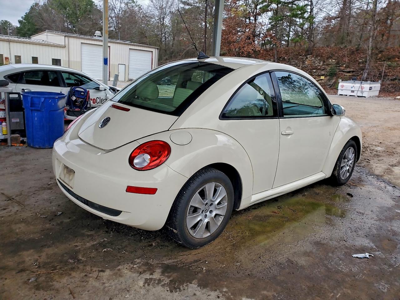 Lot #3311703227 2009 VOLKSWAGEN NEW BEETLE