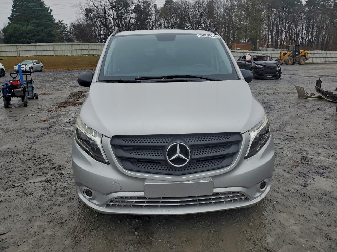 MERCEDES-BENZ METRIS