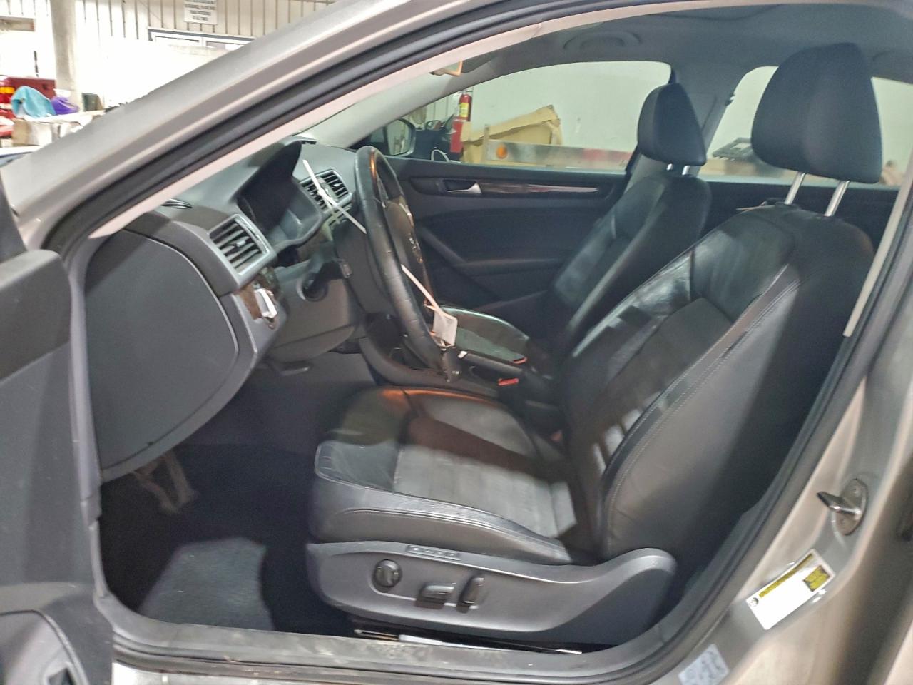 VOLKSWAGEN PASSAT SEL