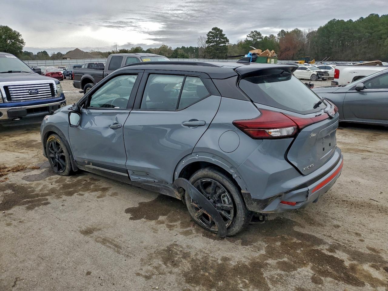 NISSAN KICKS SR