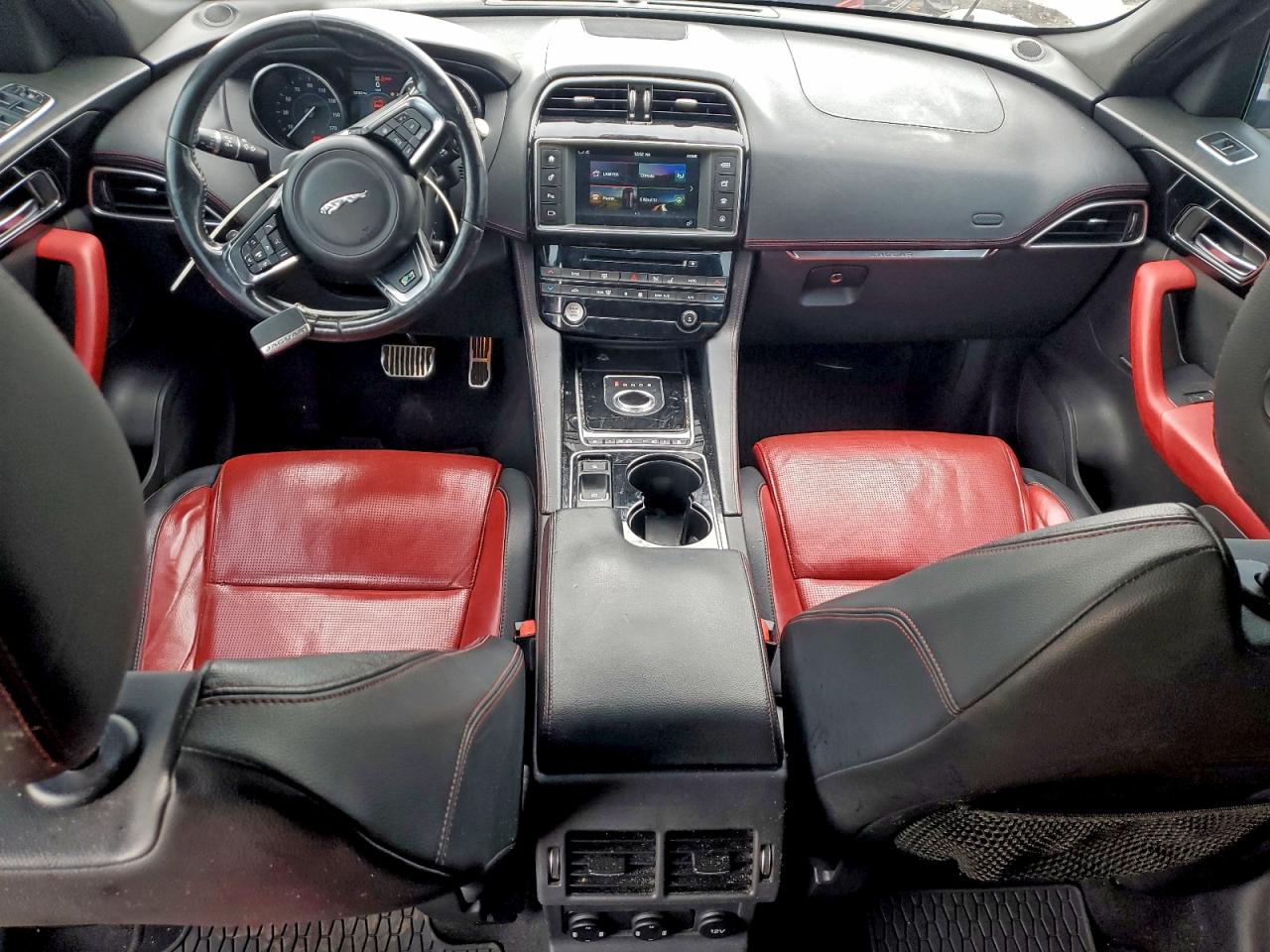 JAGUAR F-PACE R - SPORT