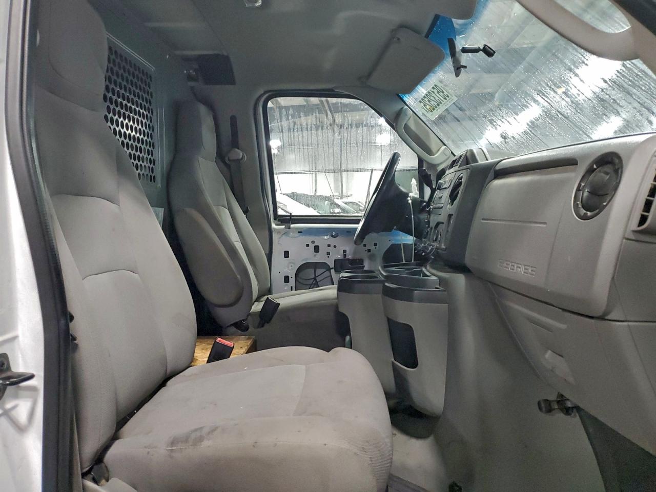 FORD ECONOLINE E250 VAN