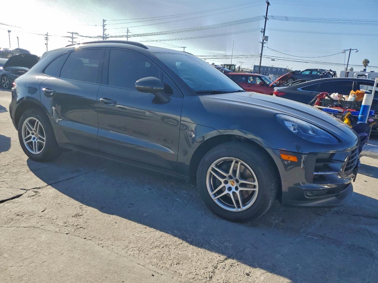 PORSCHE MACAN