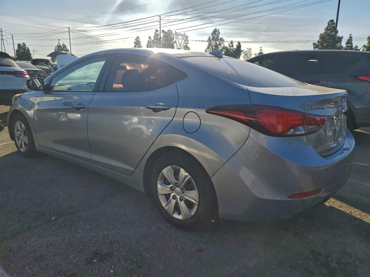 HYUNDAI ELANTRA SE