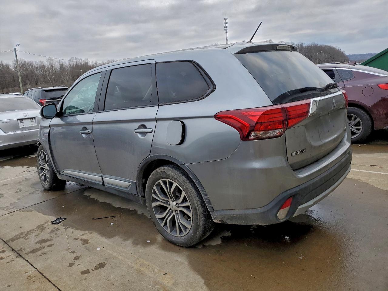 MITSUBISHI OUTLANDER SE