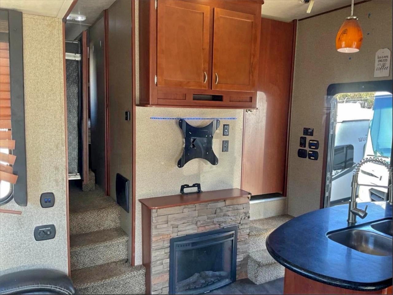 Lot #3310416975 2015 VENGEANCE 311A13