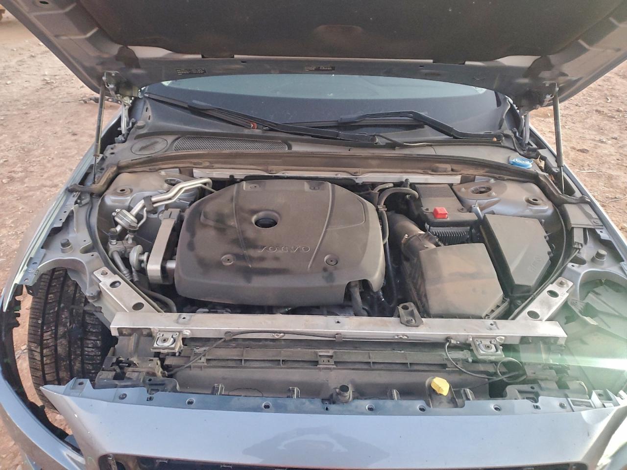 VOLVO S90 T5 MOMENTUM