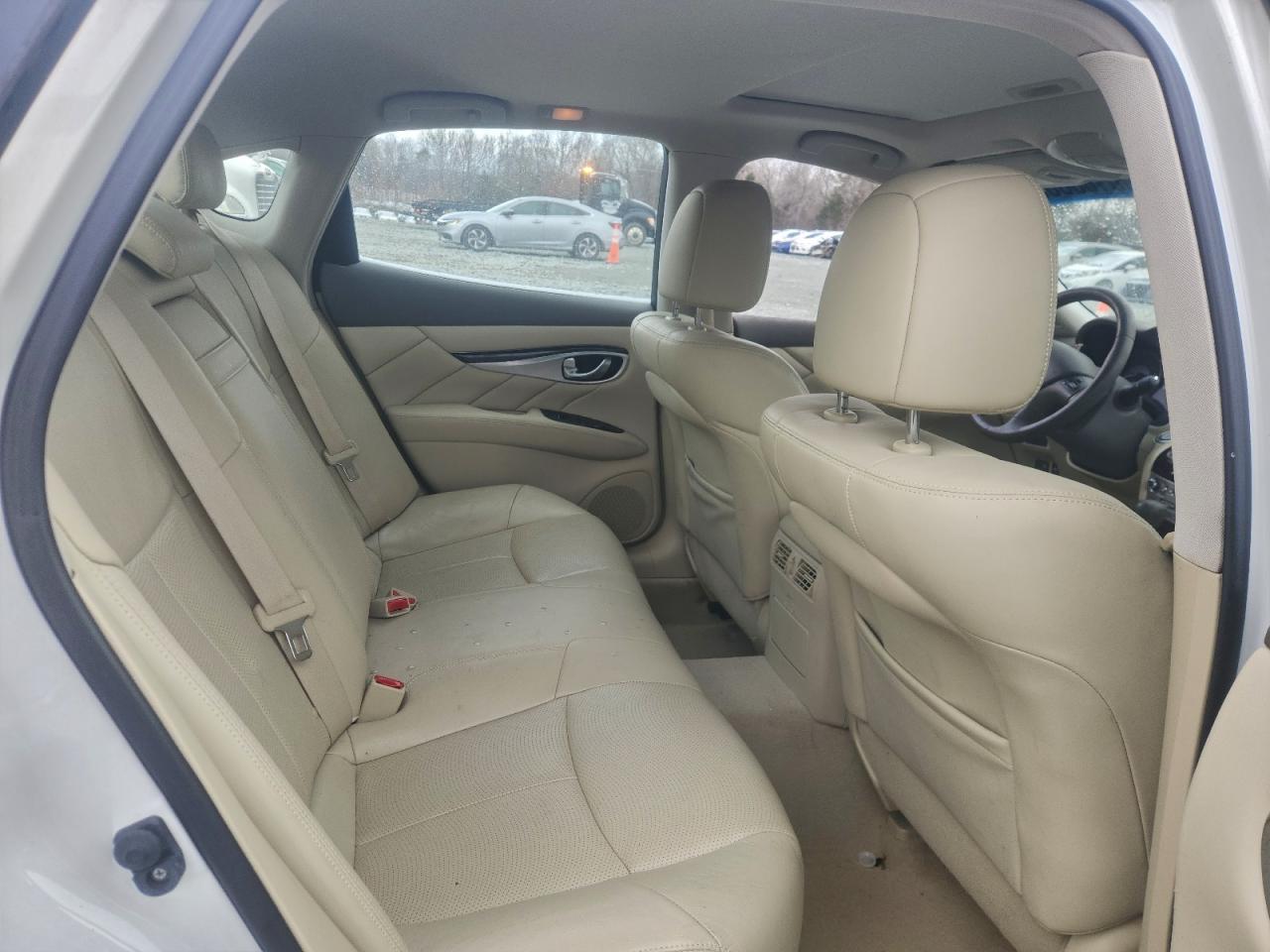 INFINITI Q70 3.7 LUXE