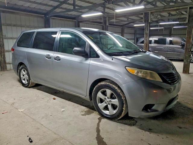 2013 TOYOTA SIENNA #3310386957