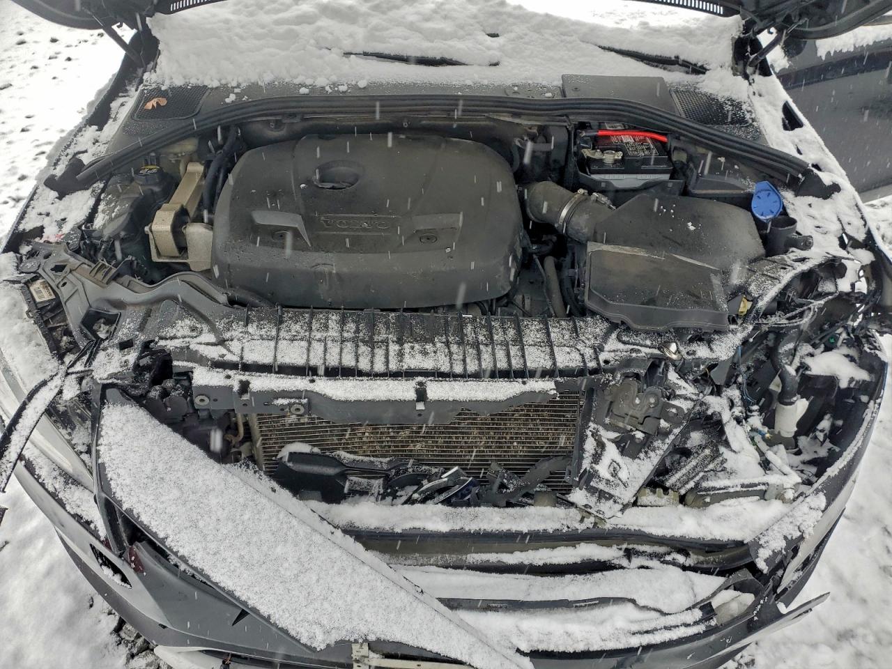 Lot #3311705238 2018 VOLVO V60 CROSS