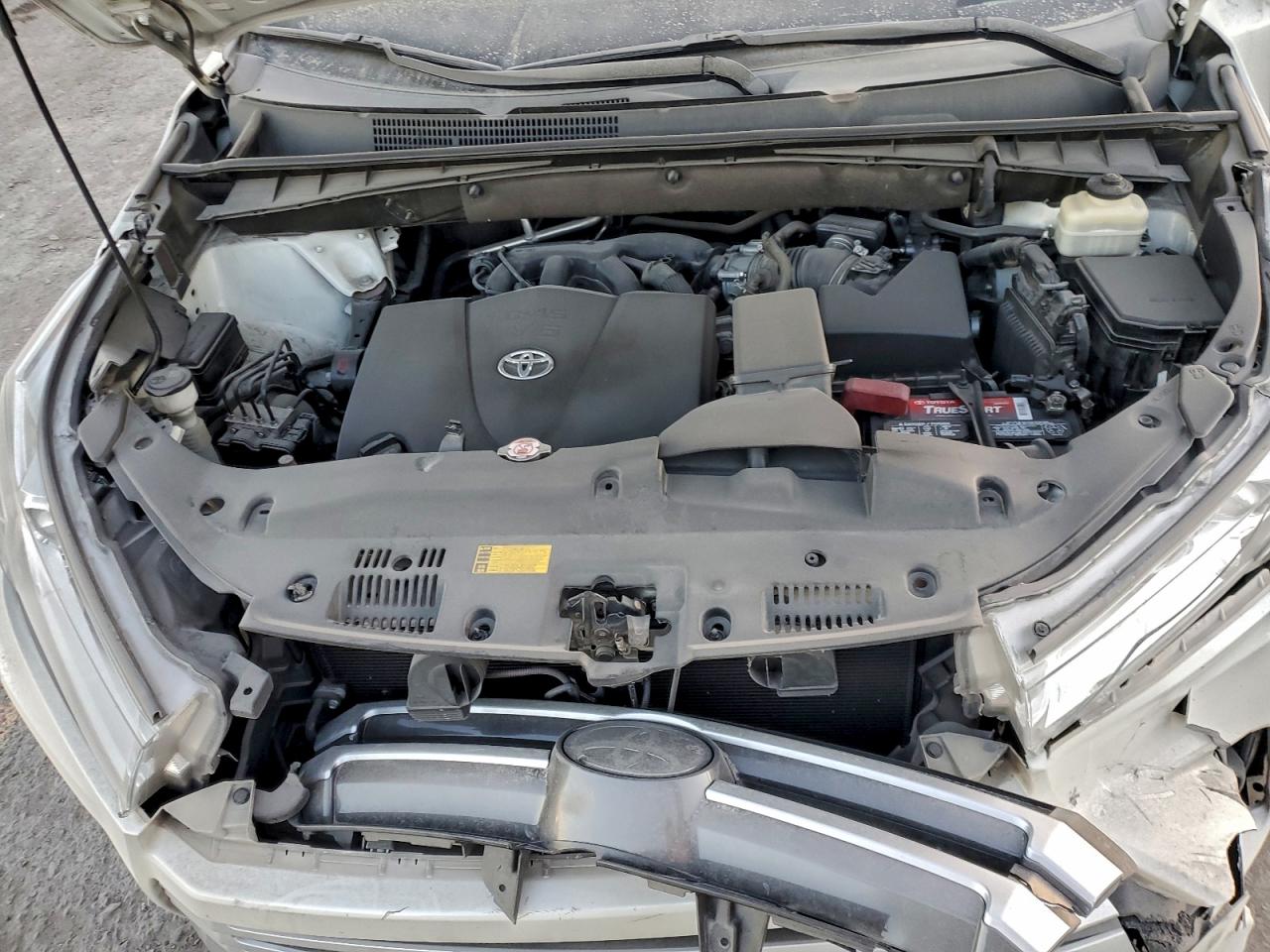 TOYOTA HIGHLANDER SE