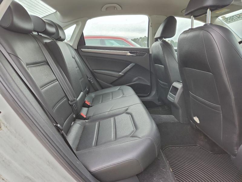 2017 VOLKSWAGEN PASSAT R-L #3304602458