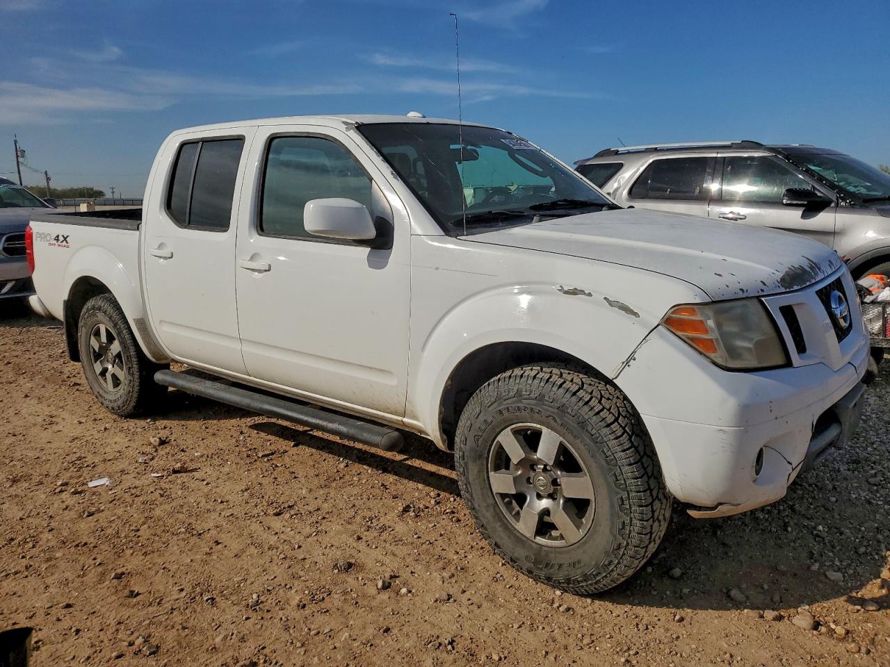 NISSAN FRONTIER CREW CAB SE