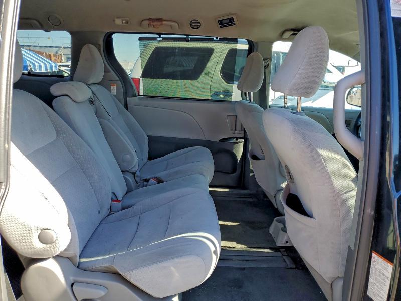 2015 TOYOTA SIENNA LE #3305565067