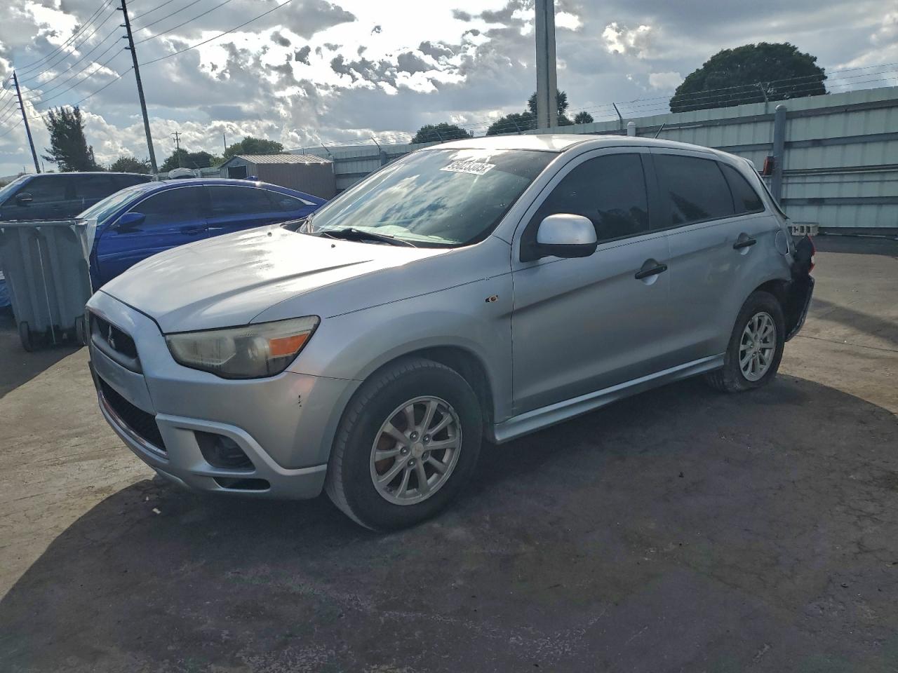 MITSUBISHI OUTLANDER ES