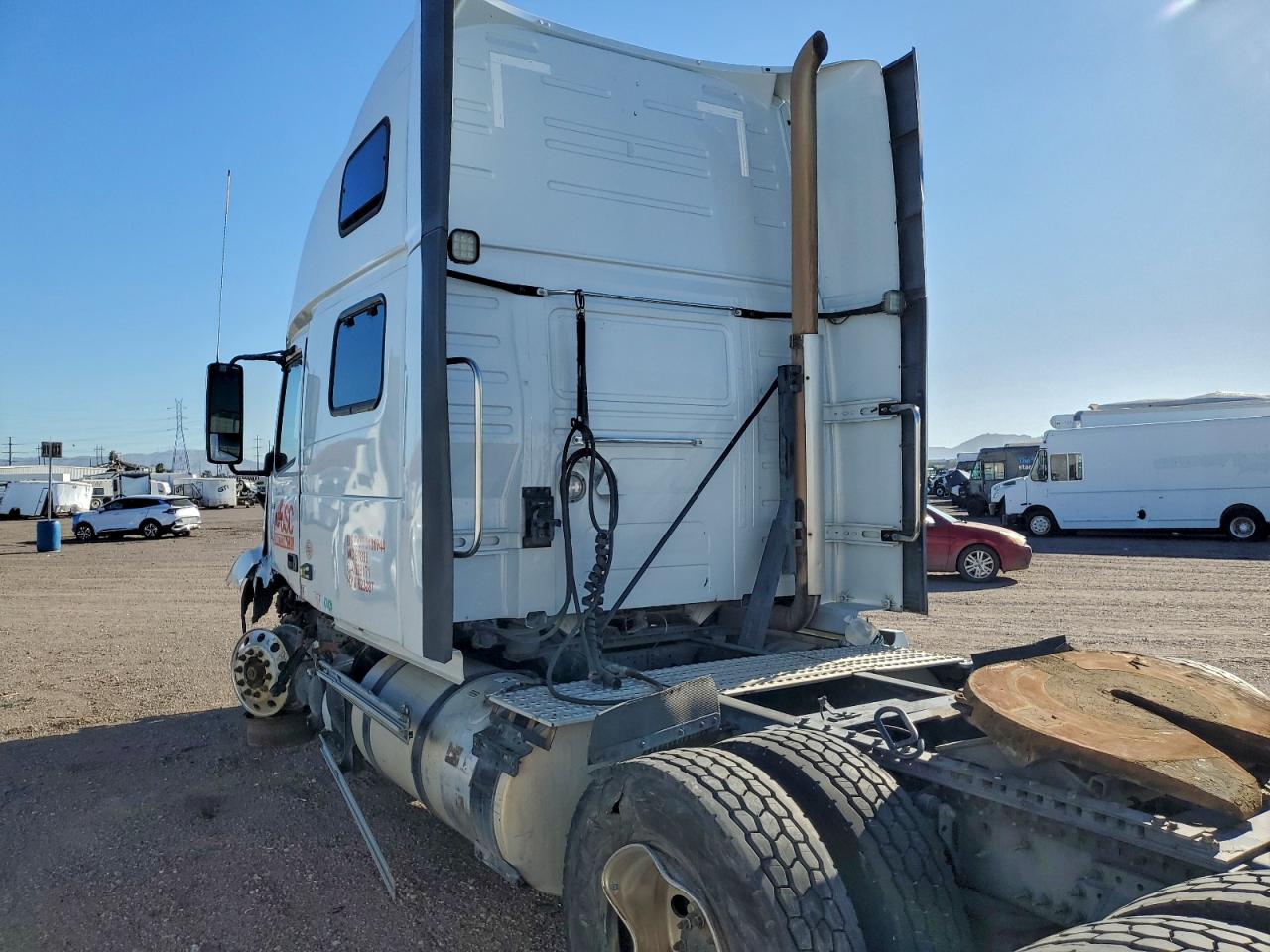 Lot #3311799206 2020 VOLVO VNL