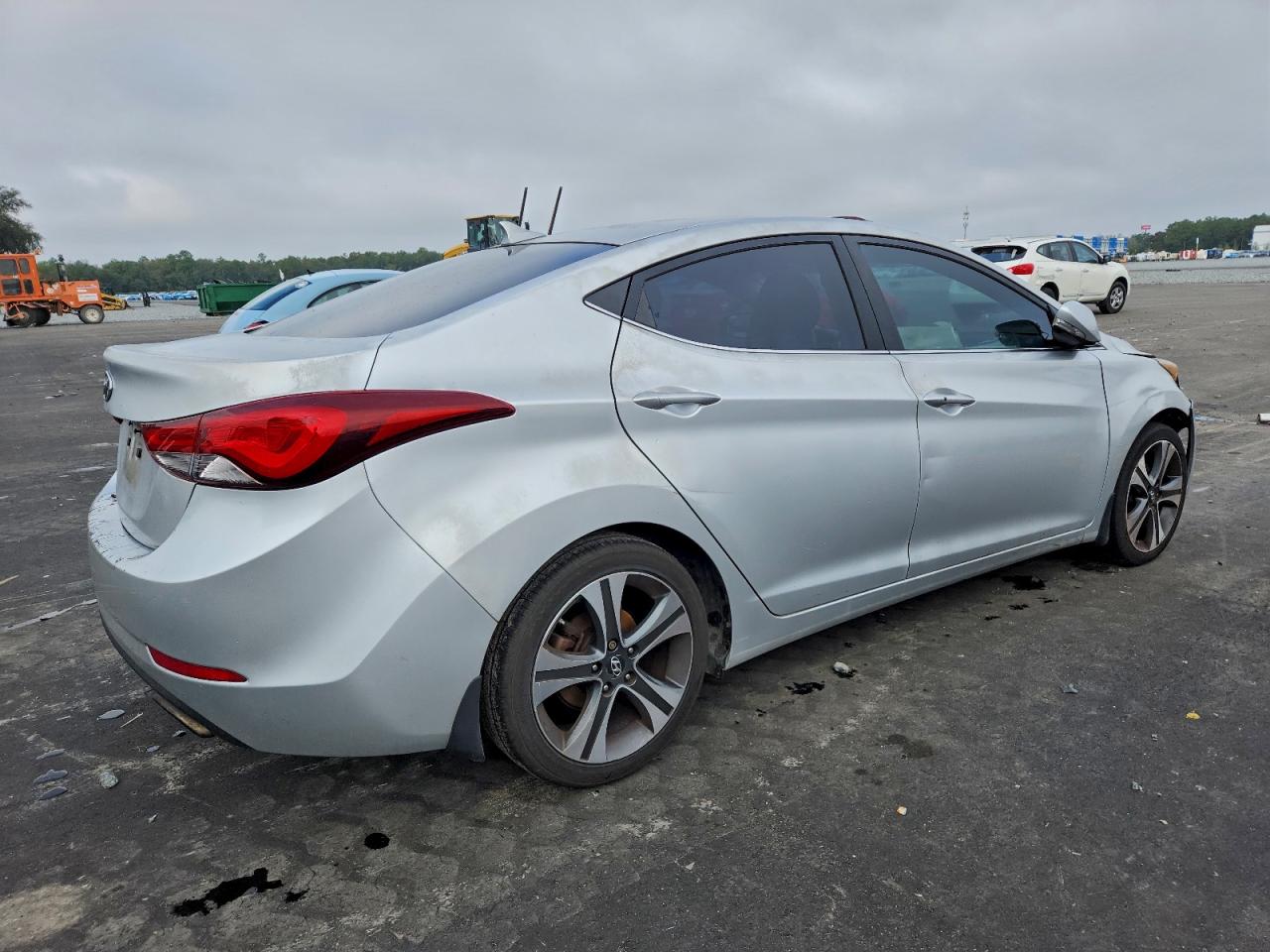 Lot #3309286631 2015 HYUNDAI ELANTRA SE