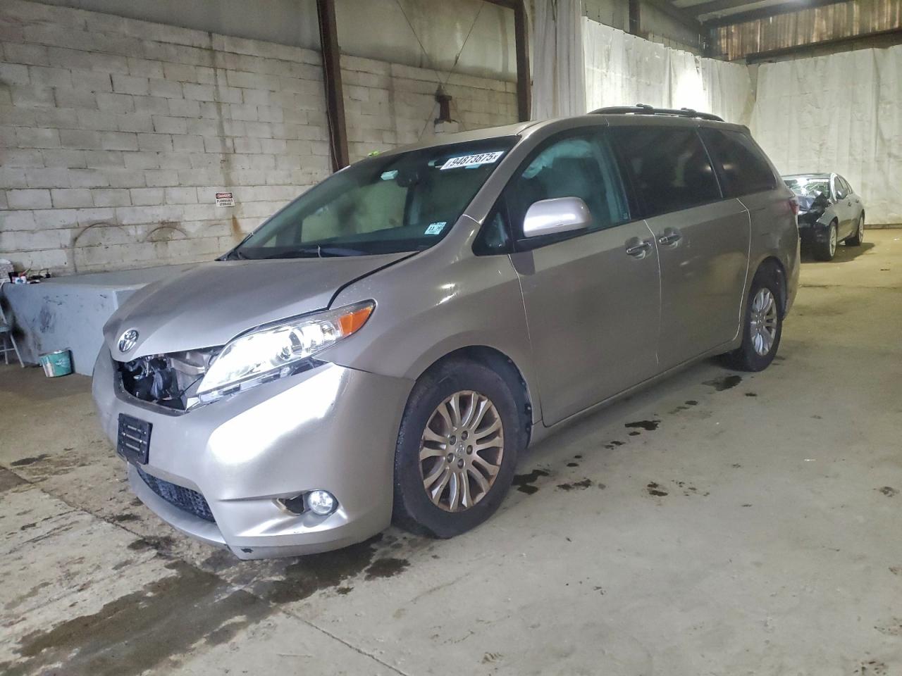 TOYOTA SIENNA XLE