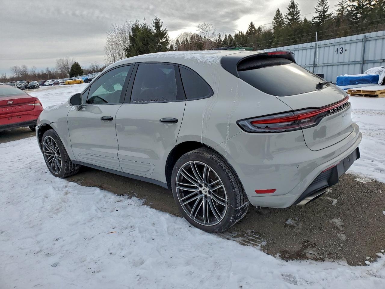 PORSCHE MACAN BASE