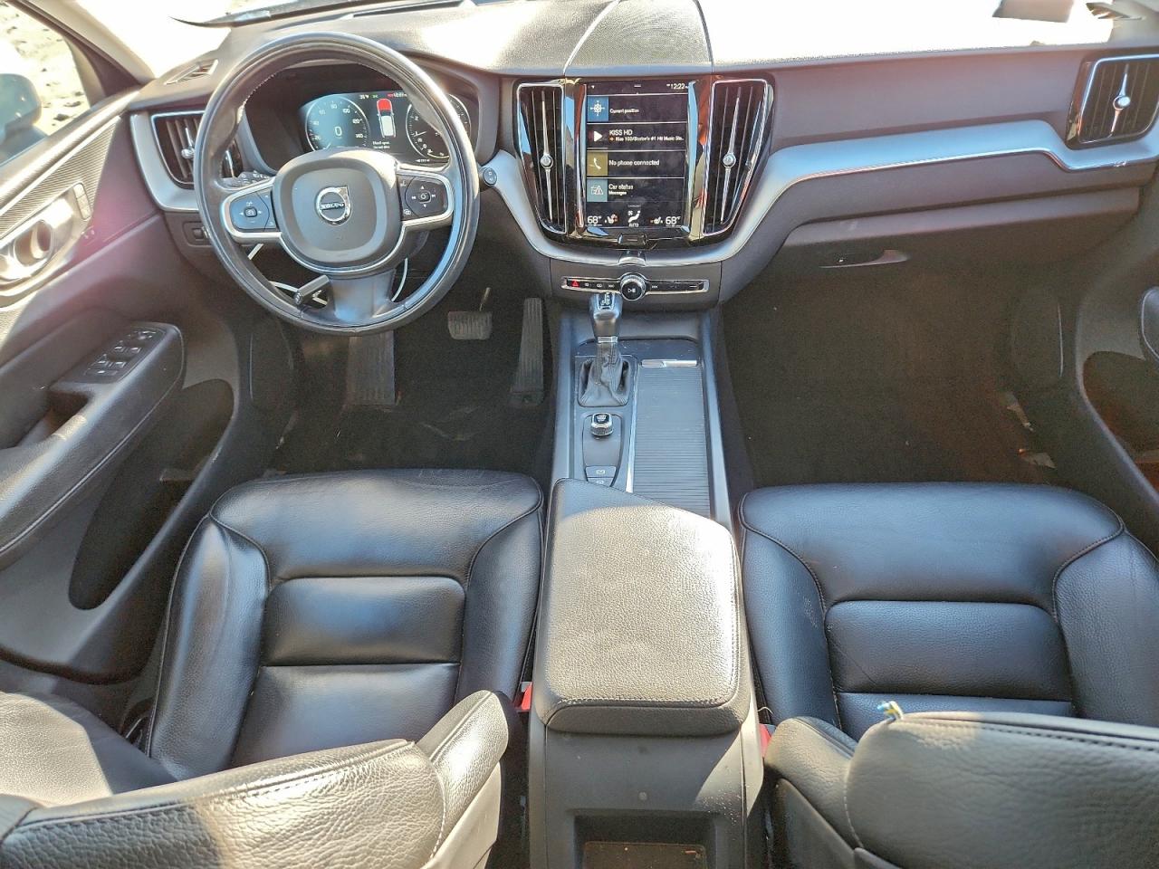 VOLVO XC60 T6 MOMENTUM