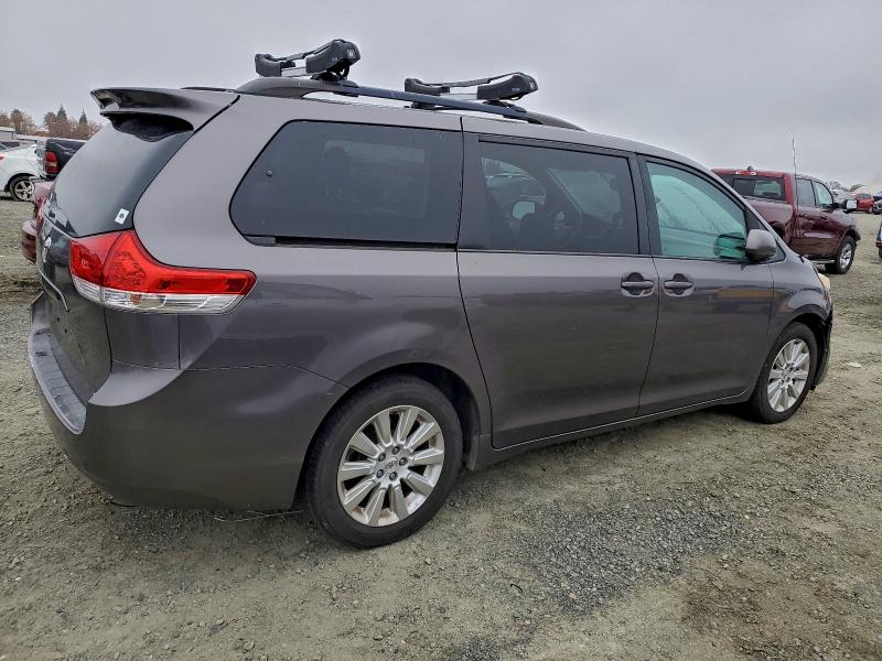 2012 TOYOTA SIENNA XLE #3309757843