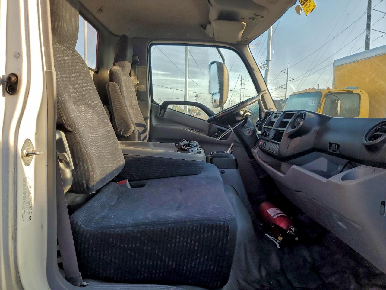 Lot #3304523442 2015 HINO 195