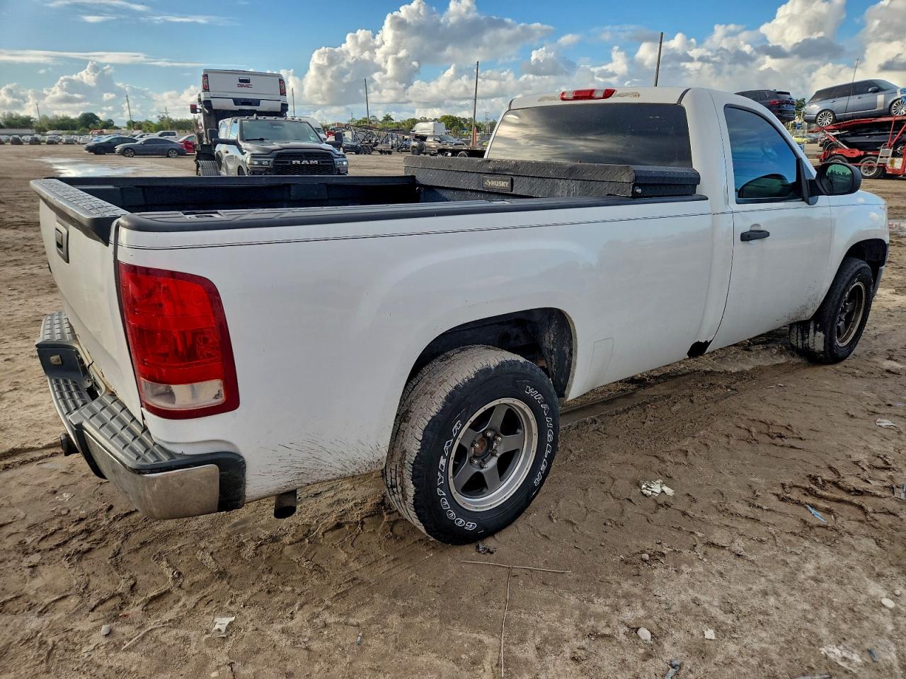 Lot #3310521057 2009 GMC SIERRA C15